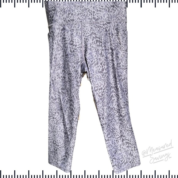 Athleta (EUC-Medium) Violet Liquid Petals Salutation Stash Capri Leggings - Picture 1 of 16